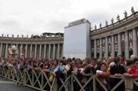 Más de 350.000 peregrinos veneran el féretro 