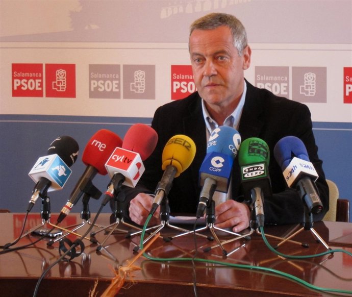 Corona En La Rueda De Prensa