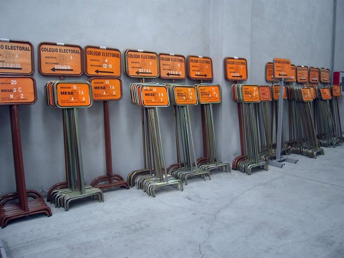 Material Electoral Del Ayuntamiento De Pamplona Para Preparar Las Elecciones.