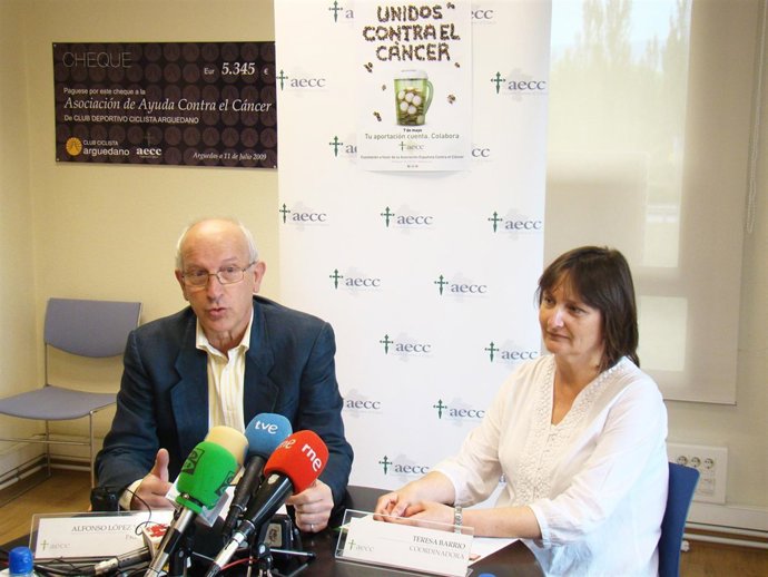 Alfonso López Vallejos, Presidente De La Asociación En Navarra, Y Teresa Barrio.