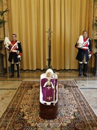 Centenares de personas dan su último adiós al cardenal García-Gasco en la capilla ardiente