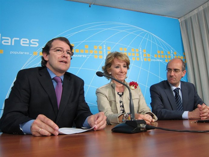 Mañueco (I), Aguirre (C) Y Javier Iglesias (D)