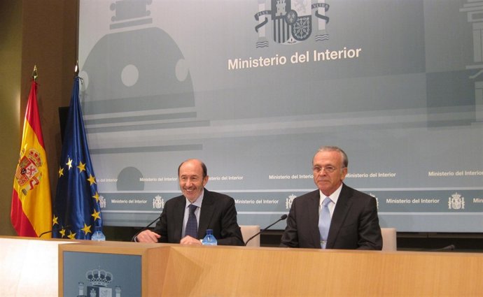 Rubalcaba En El Ministerio Del Interior Junto Al Presidente De La Caixa