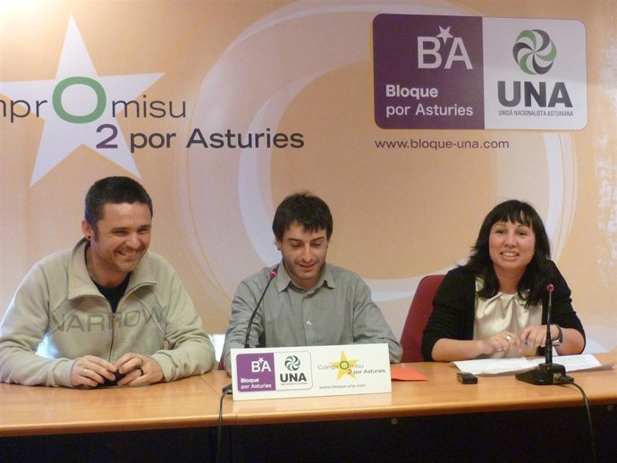 Un Momento De La Rueda De Prensa.