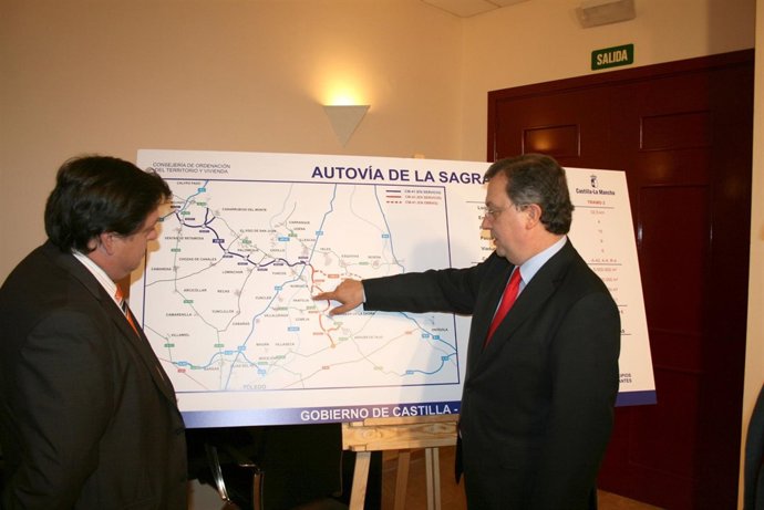 Toledo, 03/05/11.-  El Consejero De Ordenación Del Territorio Y Vivienda, Julián