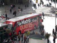 Gómez presenta este miércoles su campaña electoral, en la que volverá al autobús, su "buque insignia"