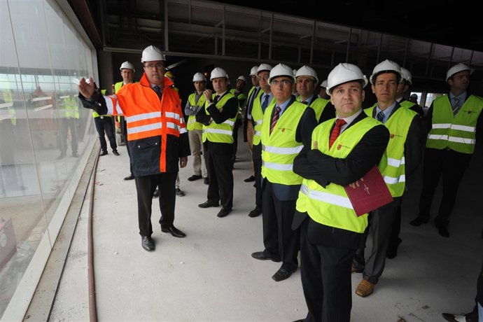 Directivos De Adimur En Las Instalaciones Del Aeropuerto Junto A Ballesta    