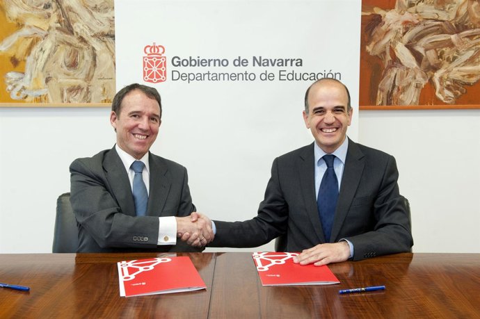 El Rector De La UPNA, Julio Lafuente, Y El Consejero Alberto Catalán.