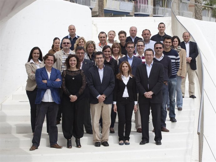 Pérez Fenoll Juntos A Los Demás Miembros Del PP De Benidorm