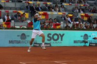 Ferrer sella con altibajos su pase a octavos