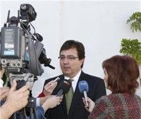 Vara señala como objetivo frente al paro lograr la situación en la que se deje de destruir empleo en Extremadura