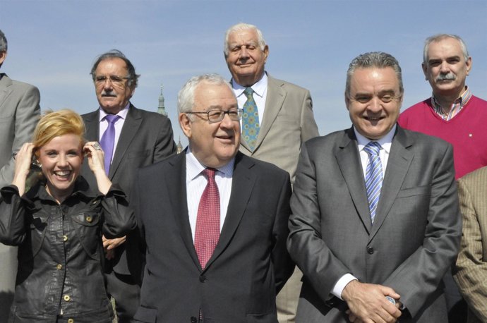 El Presidente Del PAR, José Ángel Biel, Y Otros Dirigentes.