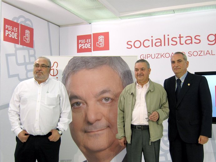 Astudillo, Buen Y Arriola En La Sede Del PSE En San Sebastián.