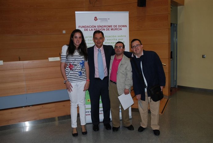 Bascuñana, Con Los Jóvenes Autores De La Guía