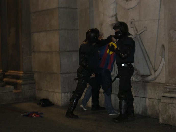 Detención Tras Altercados En Canaletes