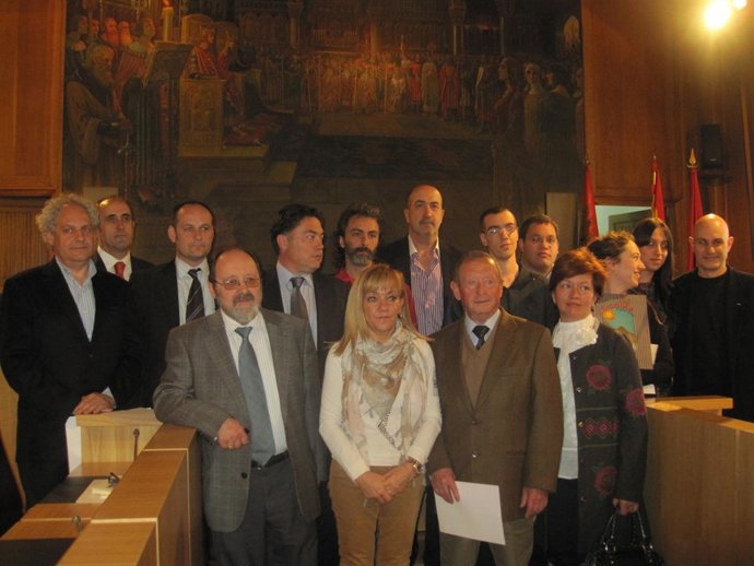 Isabel Carrasco Junto A Los Ganadores De Los Premios Literarios