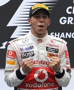 Lewis Hamilton Celebrando Un Triunfo