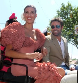 Laura Sánchez Y David Ascario En La Feria De Sevilla