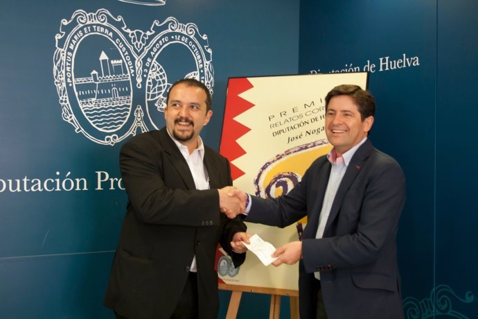 El Escritor Javier Pérez Recoge El Premio 'José Nogales' En Huelva