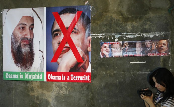 Carteles A Favor De Bin Laden En Indonesia Tras Su Muerte