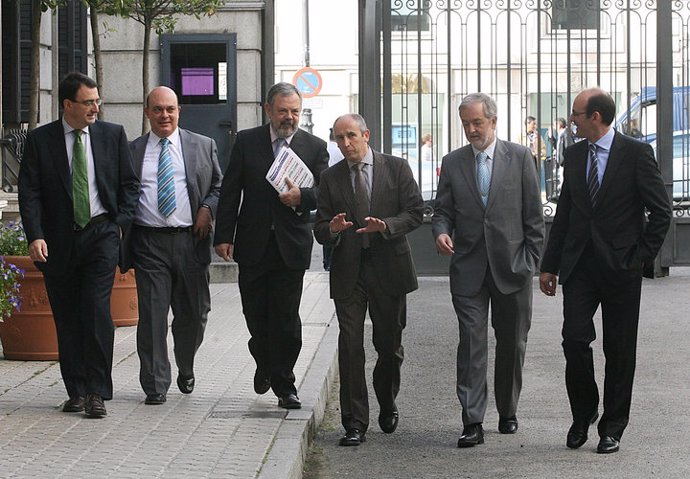 El grupo parlamentario del PNV en el Congreso, con Josu Erkoreka en el centro