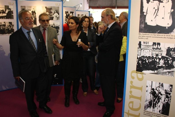 VICENTE IRISARRI E LAURA SEARA INAUGURAN EXPOSICIÓN DO VOTO FEMININO EN ESPAÑA