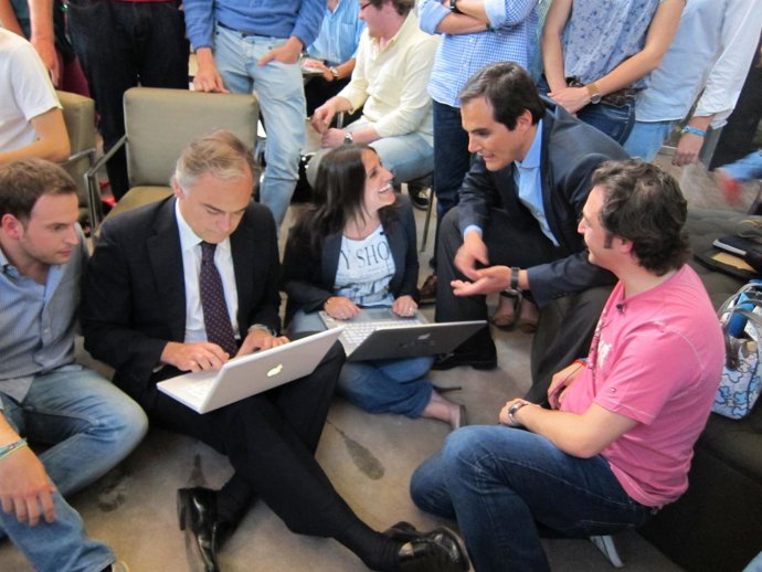 Encuentro De González Pons Con Blogueros