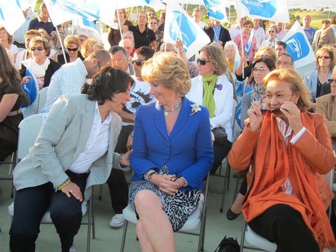 La Presidenta Madrileña, Esperanza Aguirre, En Un Acto En San Sebastián