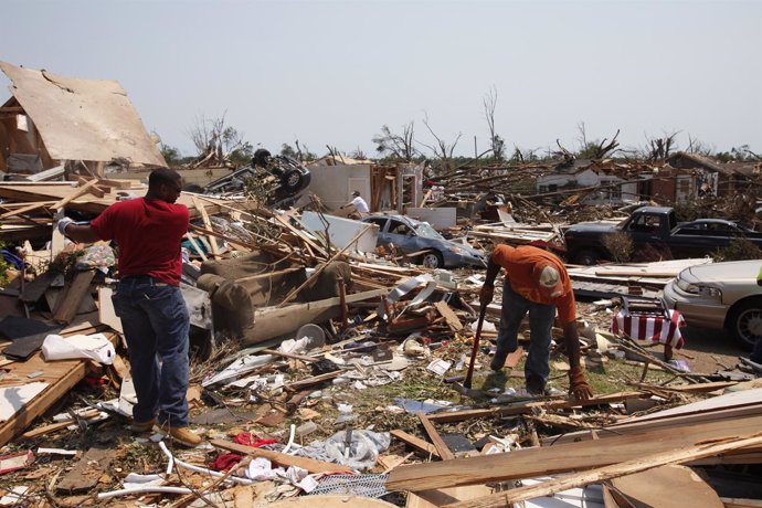 Destrozos En Alabama Tras El Paso De Tornados