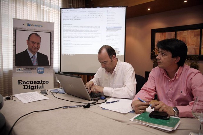 El Alcalde De Almería Responde A Las Preguntas Por Internet Por El PP Y Europa P