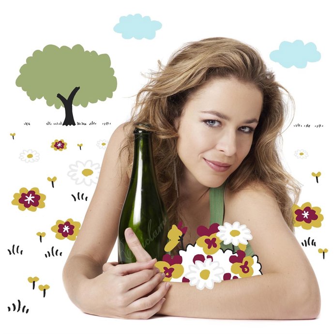 Posado De La Actriz Silvia Abascal Para Un Calendario 