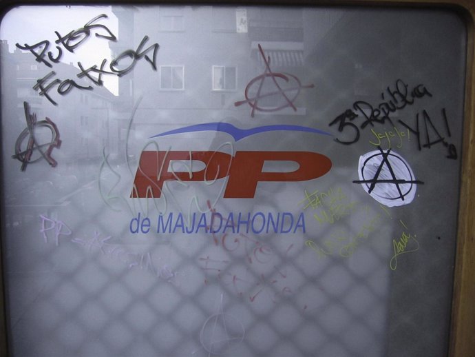 Nota: 'Acto Vandálico Contra La Sede Del Partido Popular De Majadahonda'