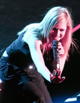 Avril_Lavigne_Cropped Wikipedia 