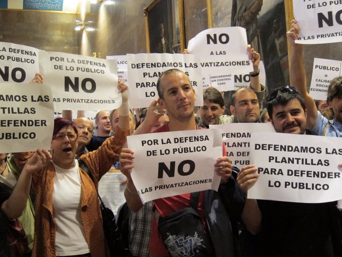 Sindicatos Protestan Contra La Privaticación En El Ayuntamiento De Zaragoza