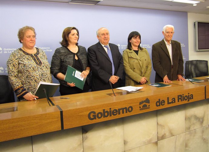 El Consejero Luis Alegre Junto Con Responsables De Asociaciones De La Rioja