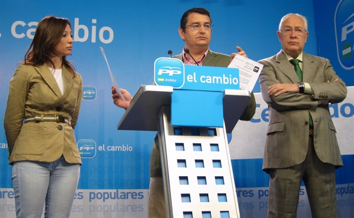 Patricia Navarro, Antonio Sanz Y Jaime Raynaud, Hoy En Rueda De Prensa