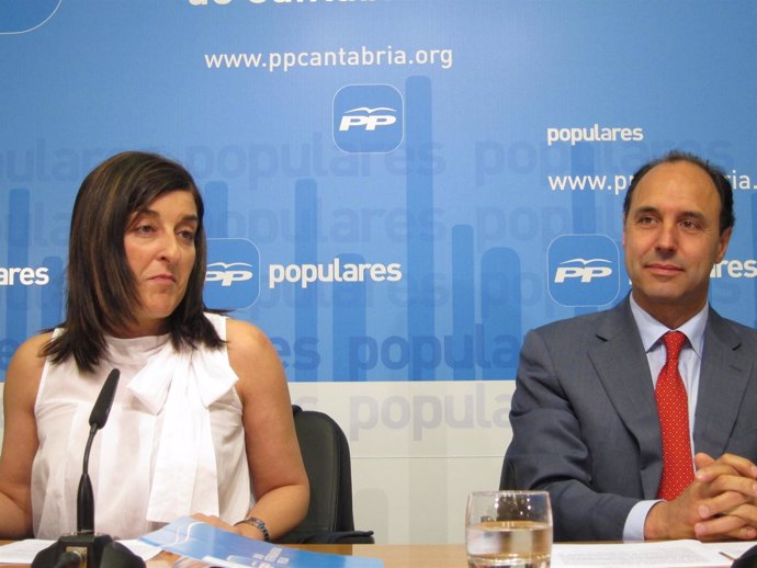 El Candidato Regional Del PP, Ignacio Diego, Y Sáenz De Buruaga