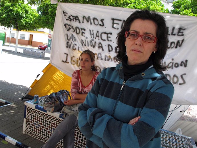 Vecinos De La Rinconada Protestan A Las Puertas Del Ayuntamiento