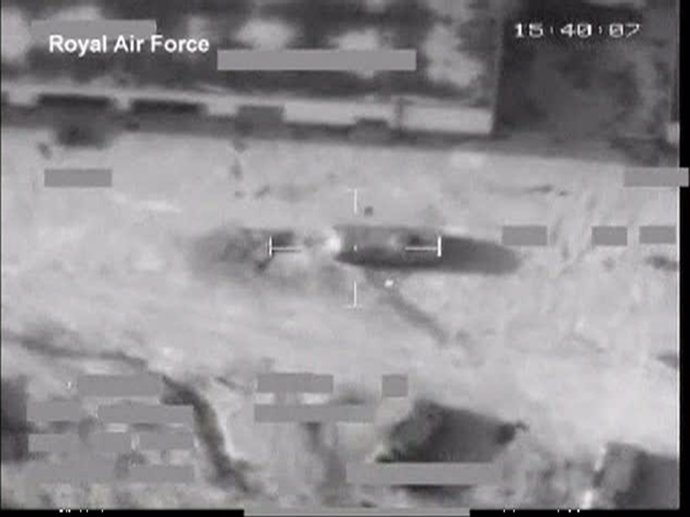 Video De Un Bombardeo De La Coalición Sobre Las Fuerzas De Gadafi En Libia