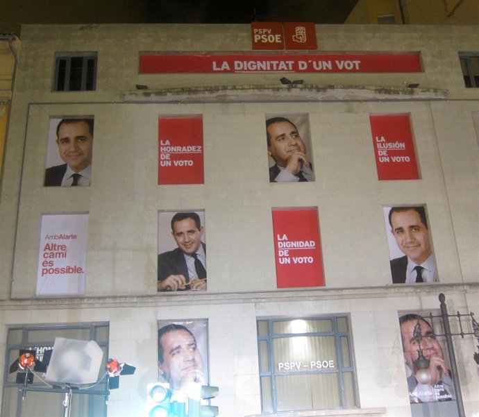 Carteles De Alarte En La Sede Del PSPV