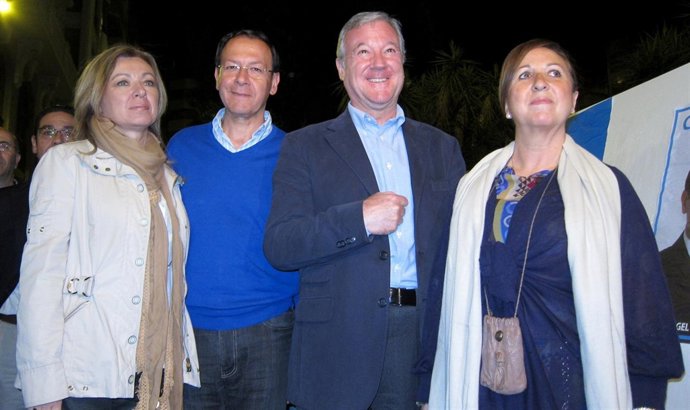 Cámara Y Valcárcel Acompañados De Sus Mujeres