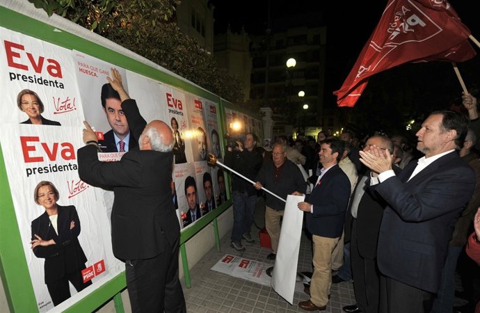 Pegada De Carteles Del PSOE En Huesca                     