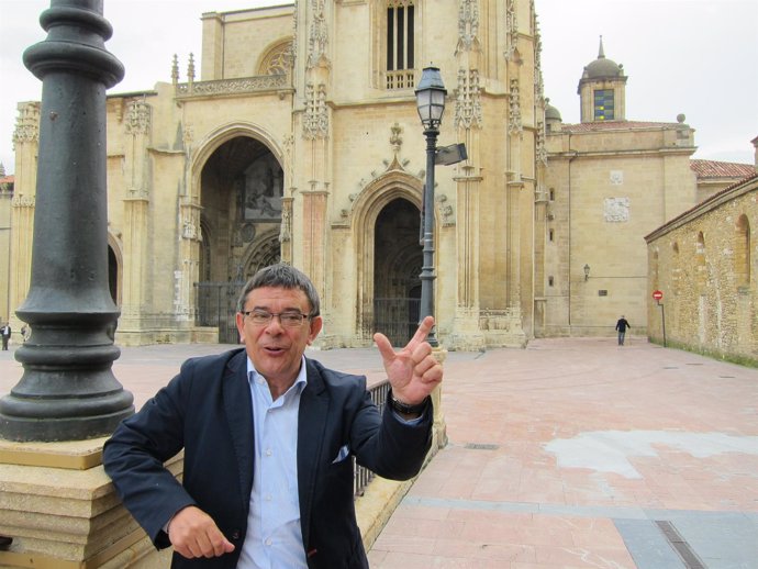 Roberto Sánchez Ramos, Frente A La Catedral