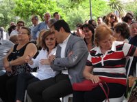 Sáenz de Santamaría dice que "nadie se puede fiar" de los socialistas y que por eso solo les votarán los "hijos"