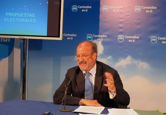 De La Riva, Durante La Presentación Del Programa De Juventud.