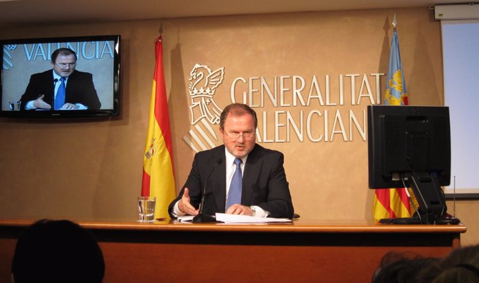 Alejandro Font De Mora Tras El Pleno Del Consell