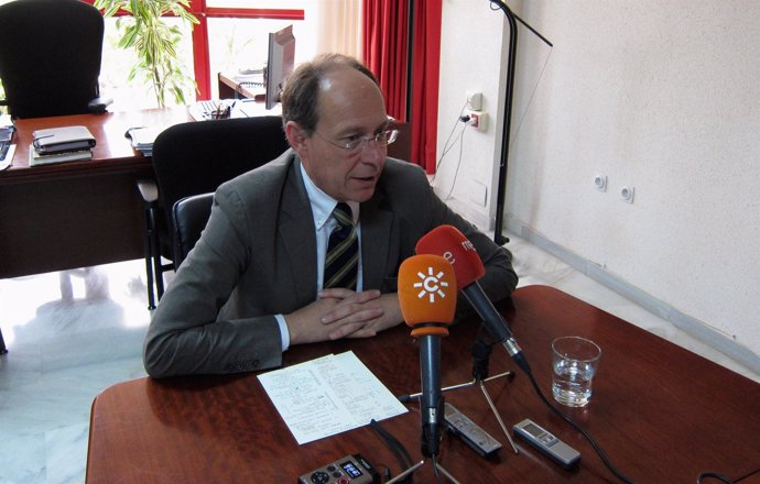 El consejero José Juan Díaz Trillo en declaraciones a los medios 