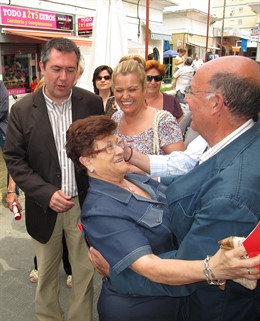 El Candidato Del PSOE, Juan Espadas, De Campaña En El Parque Alcosa