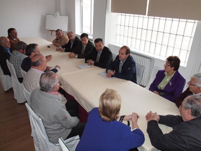 Pulido En Su Reunión Con Colectivos De Mayores       