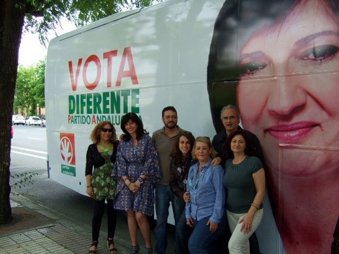 La Candidata Del PA A La Alcaldía De Sevilla, Pilar González, Con Su Equipo